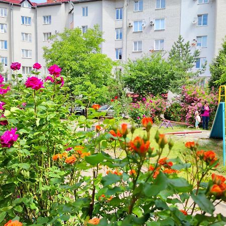 Positive Appartement Lviv Buitenkant foto