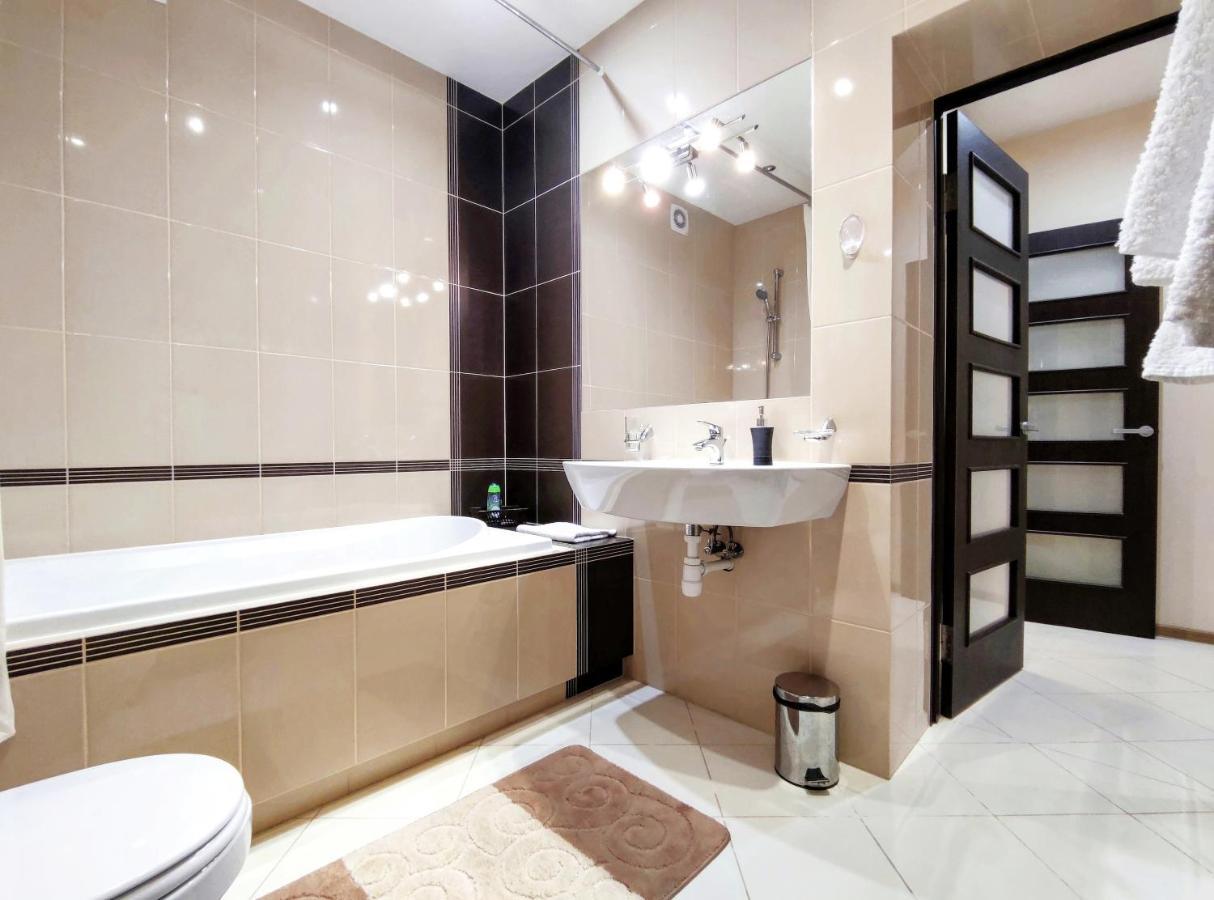 Positive Appartement Lviv Buitenkant foto