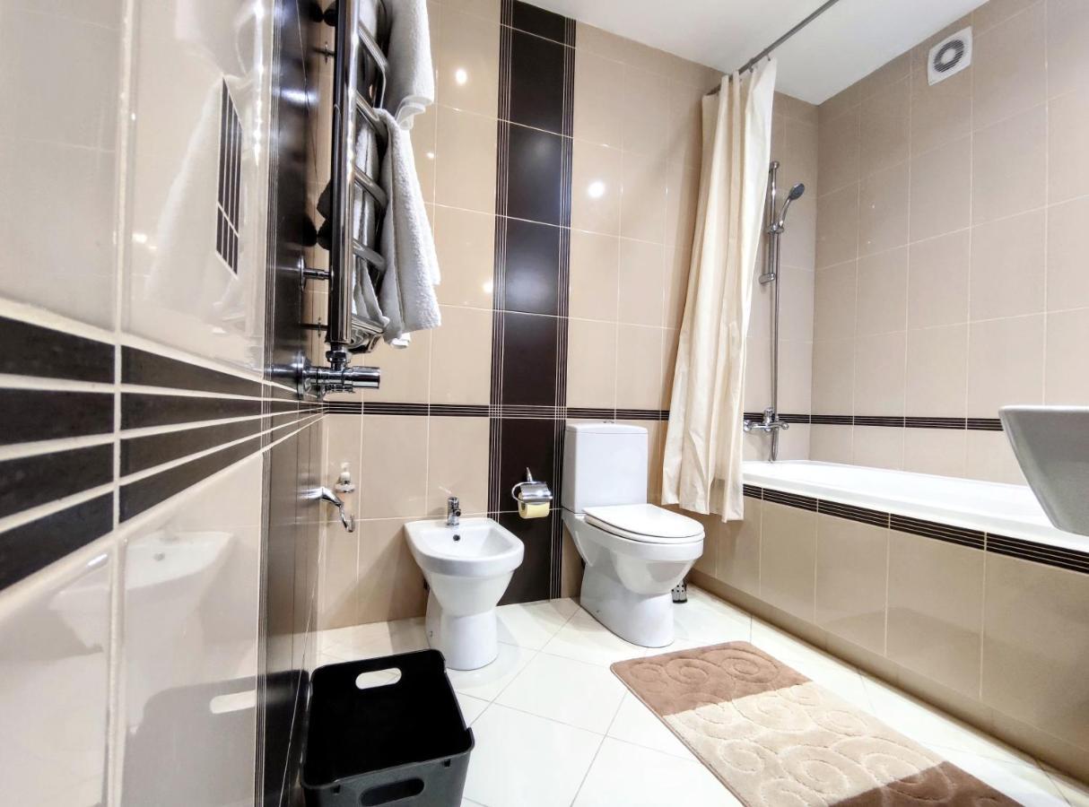 Positive Appartement Lviv Buitenkant foto