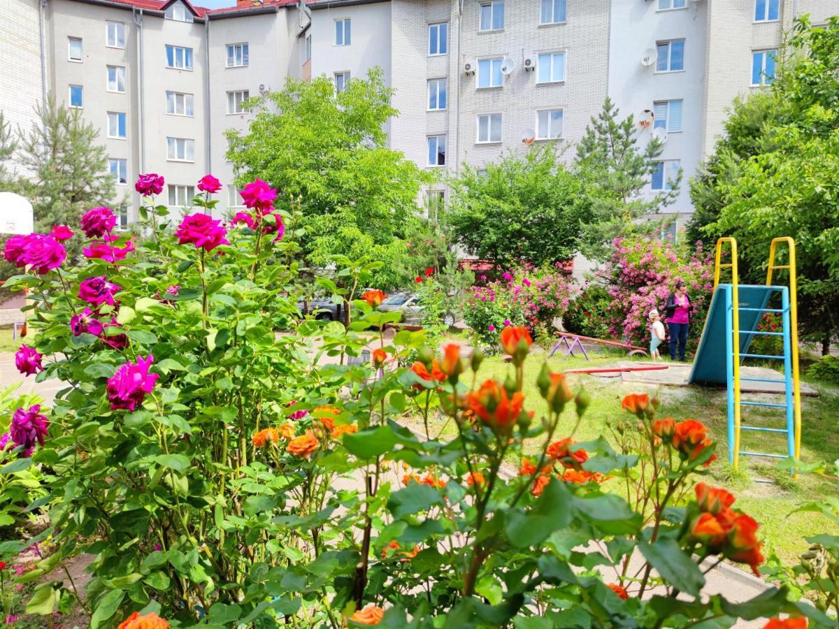 Positive Appartement Lviv Buitenkant foto