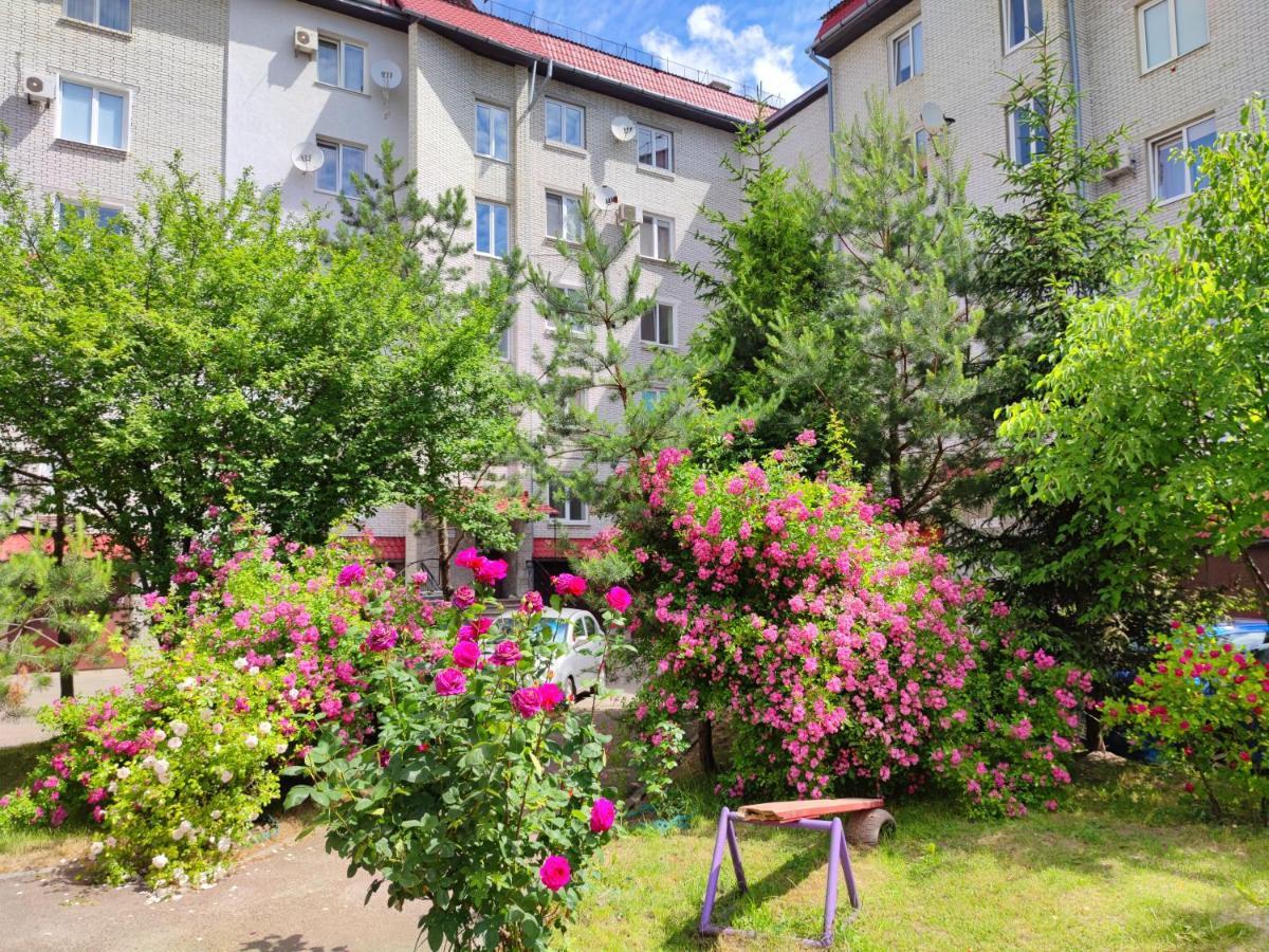 Positive Appartement Lviv Buitenkant foto